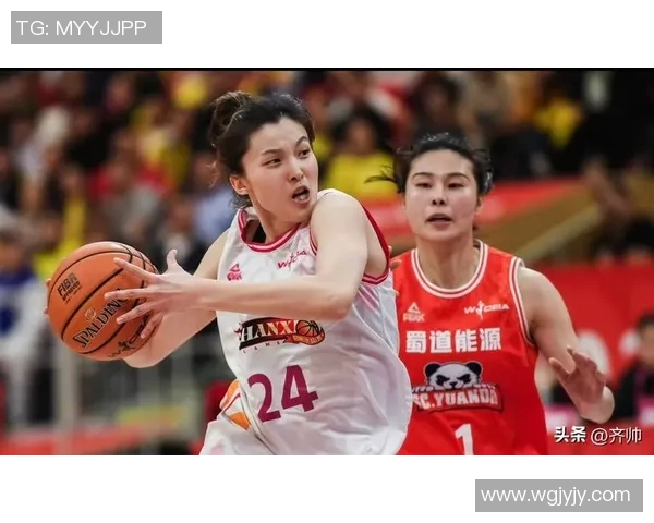 四川女篮强势出击大胜对手展现团队实力与拼搏精神